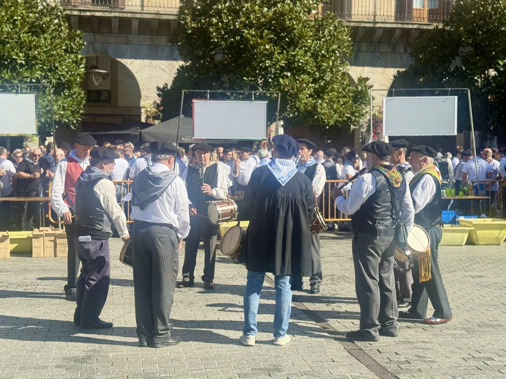 Las kuadrillas llenan un Oñati muy &#039;tropical&#039;