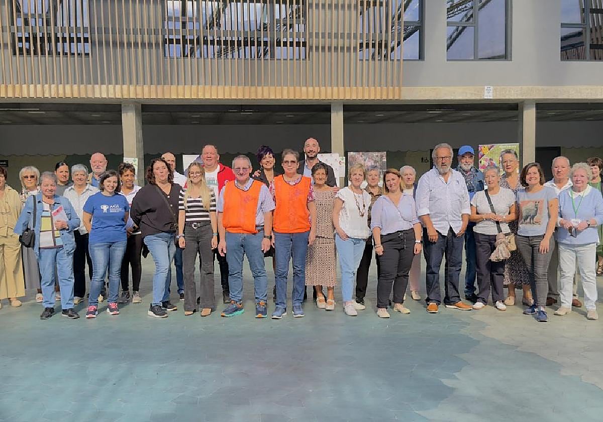 Todos los representantes de las asociaciones mostraron su trabajo y unión en Errebal Plazia.