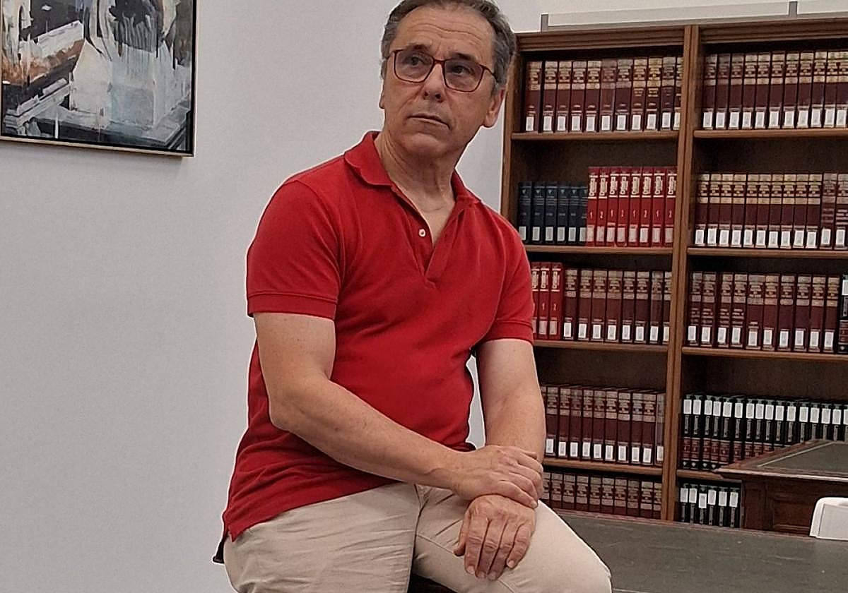 Iñaki Ceberio es bibliotecario municipal desde finales de los 80.