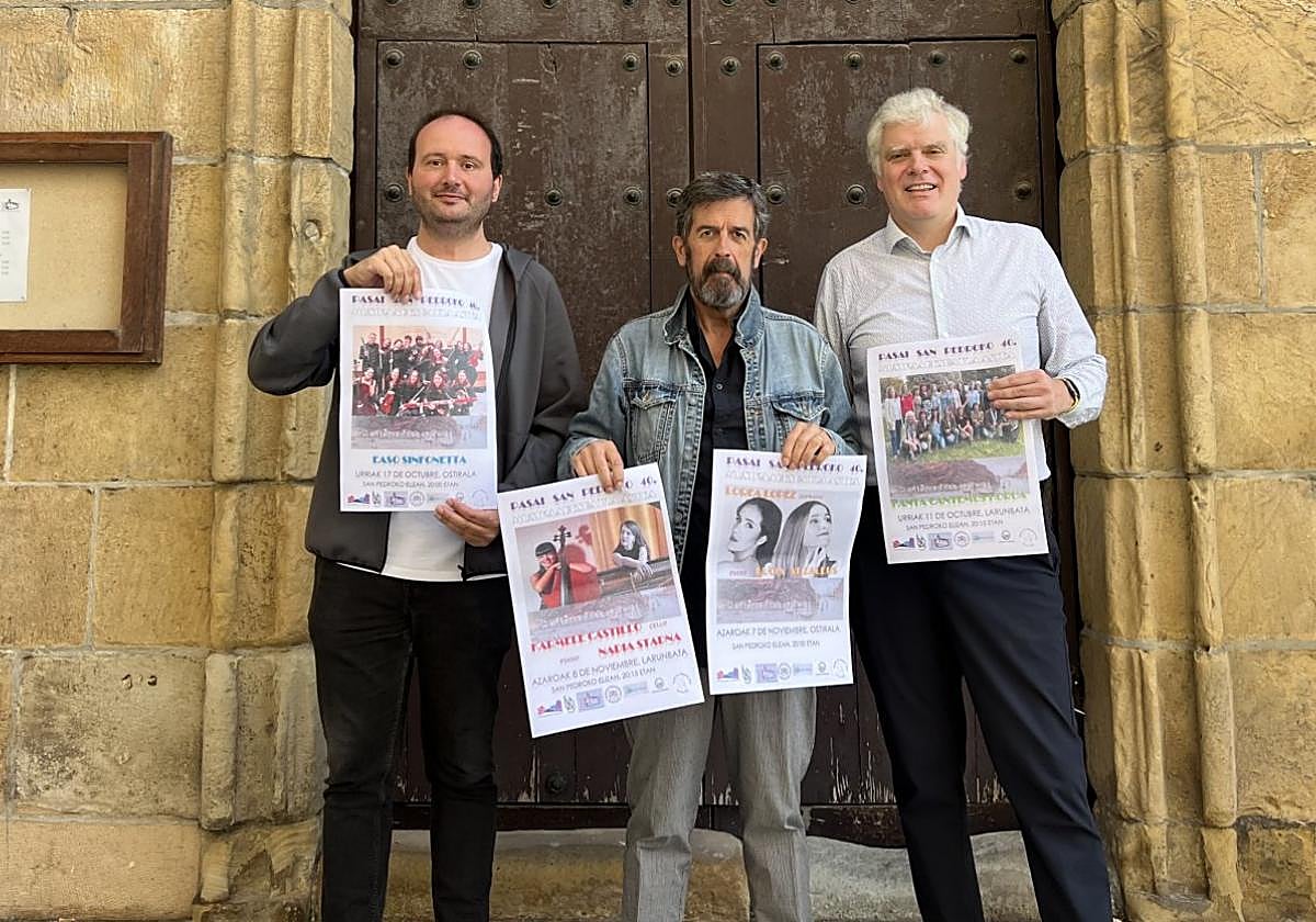 Aitor Brion, José Ignacio Elortegi y Gorka Miranda durante la presentación de la Semana de Música Coral de Pasai San Pedro.