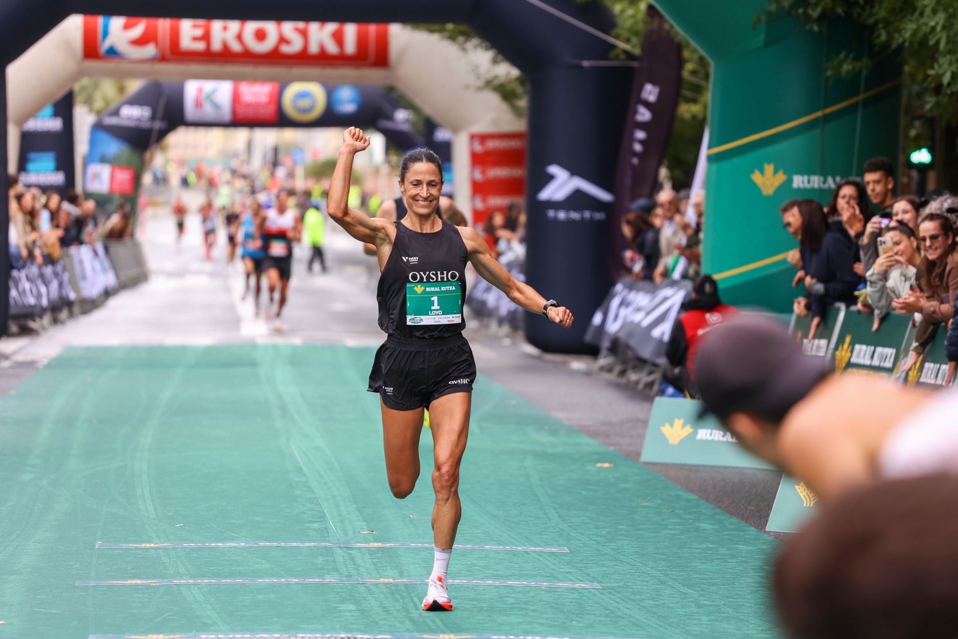 Irene Pelayo y Artur Bossy ganan el Medio Maratón de Donostia