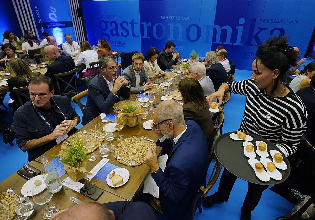 Representantes institucionales, patrocinadores y organizadores estuvieron entre los invitados a este cuatro manos.