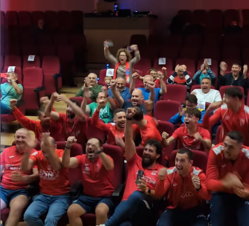 La reacción de la plantilla de la SD Negreira cuando descubren que la Real será su rival en Copa.