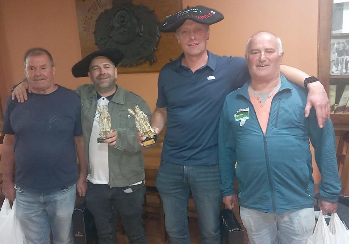 Larunbateko txapelketako finalistak eta irabazleak.