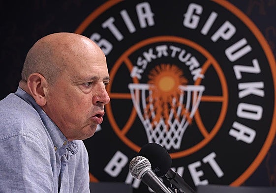 José Luis Zubizarreta, en la sala de prensa de Illunbe.