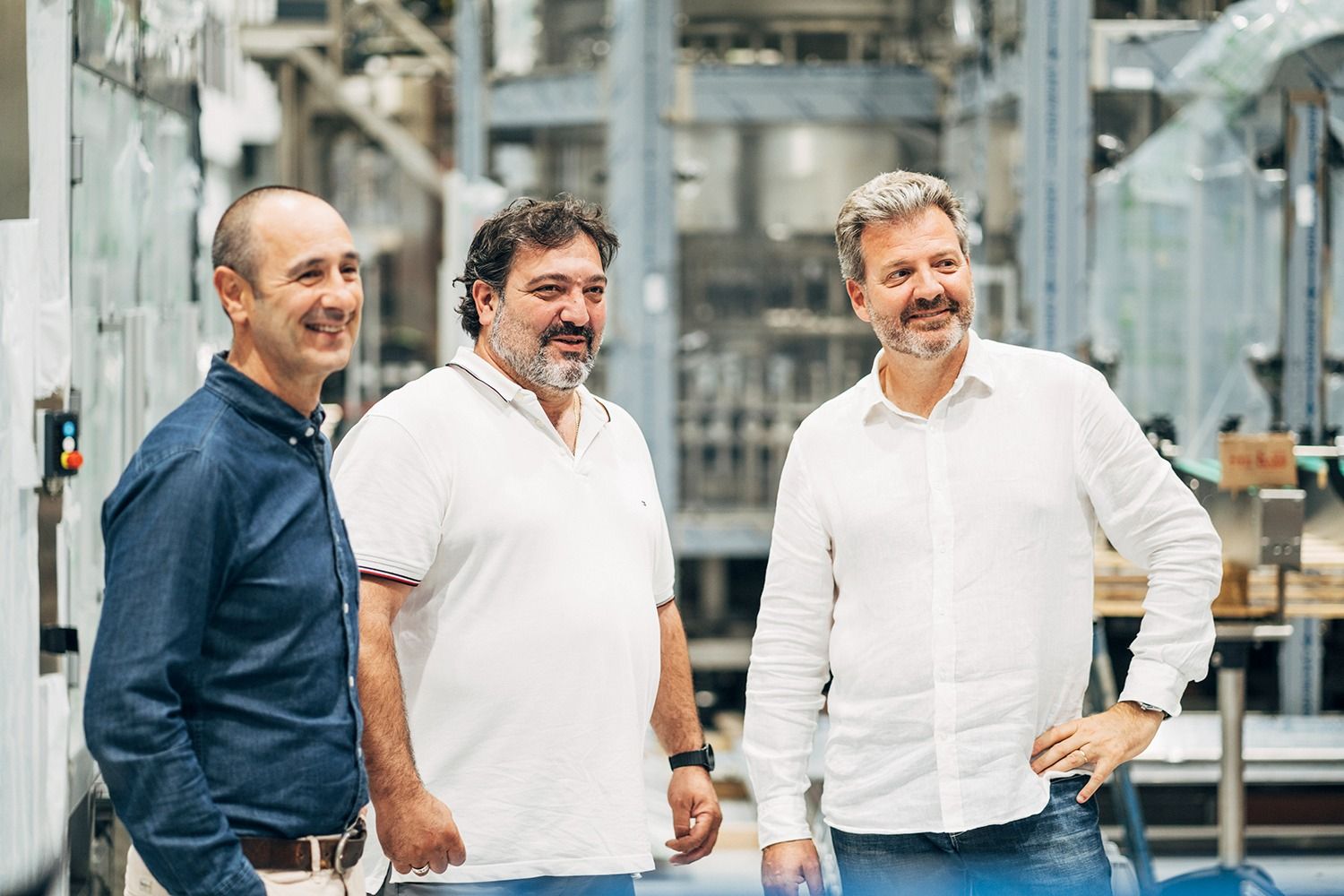 El director de operaciones, Ángel Guisado (izq.); el director del servicio técnico, Miguel Ángel Rodríguez (centro), y el CEO de Irundin, Jesús Eguiazabal.