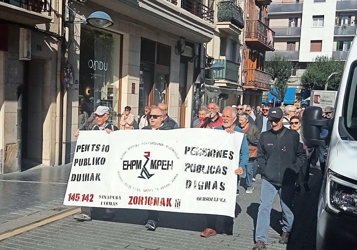 La protesta se trasladó a las distintas calles de la localidad.