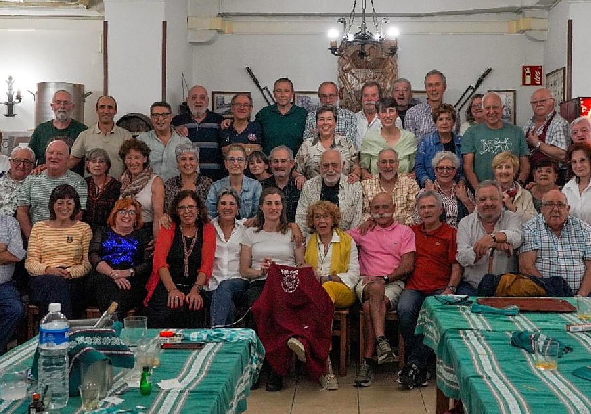 La gran familia de Aduana Elkartea se reunió el sábado para celebrar su fiesta anual.