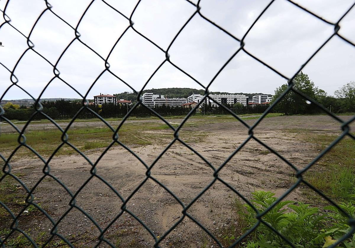 Instalaciones de la antigua Hípica de Loiola, sin uso desde finales de 2022 y donde se levantarán los nuevos cuarteles.