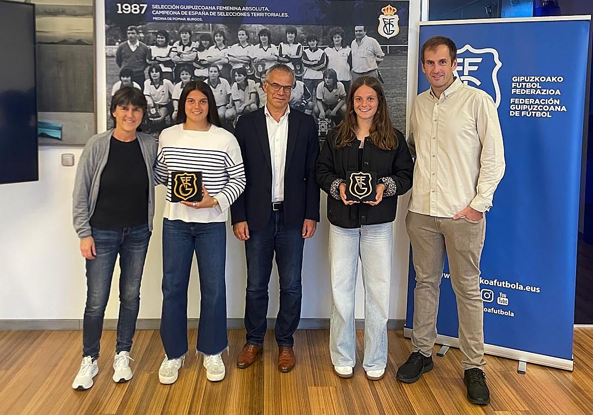 Garbiñe Etxeberria, Julia Arrula, Manu Díaz, Aiara Agirrezabala e Iñigo Letamendi.