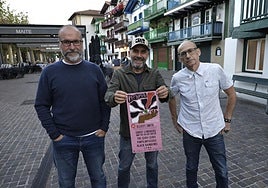 Javi Vitoria 'Toto', Oskar Marcos y Ernesto Villar, en Hondarribia.