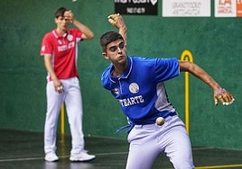 Josu Igoa, compañero hoy de Canseco, en el Biharko Izarrak de Mallabia.