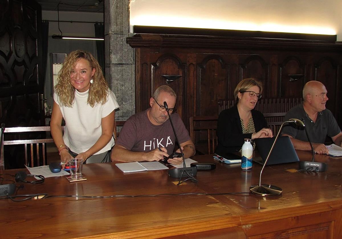 La alcaldesa Maider Morras y los concejales Kepa Urteaga, Garazi Etxeberria y Joseba Ezpeleta.