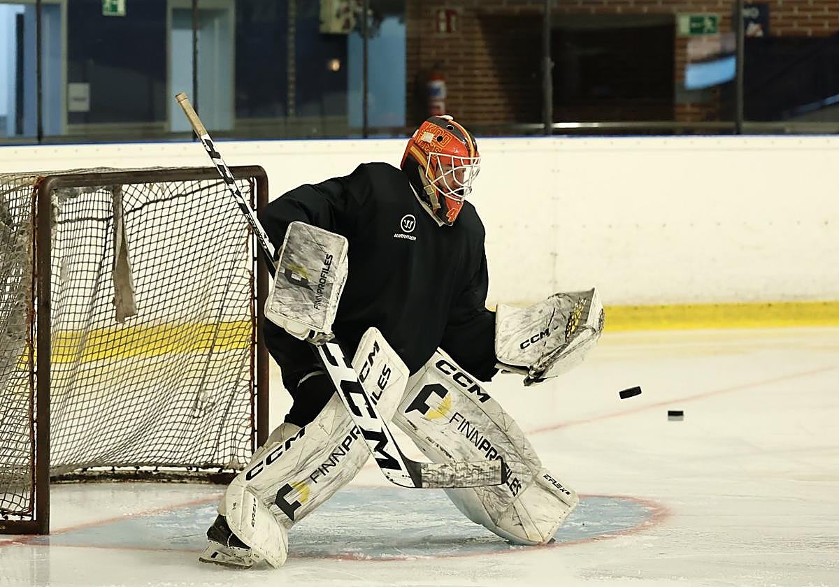 El portero finlandés del Txuri, Verneri Virtanen.