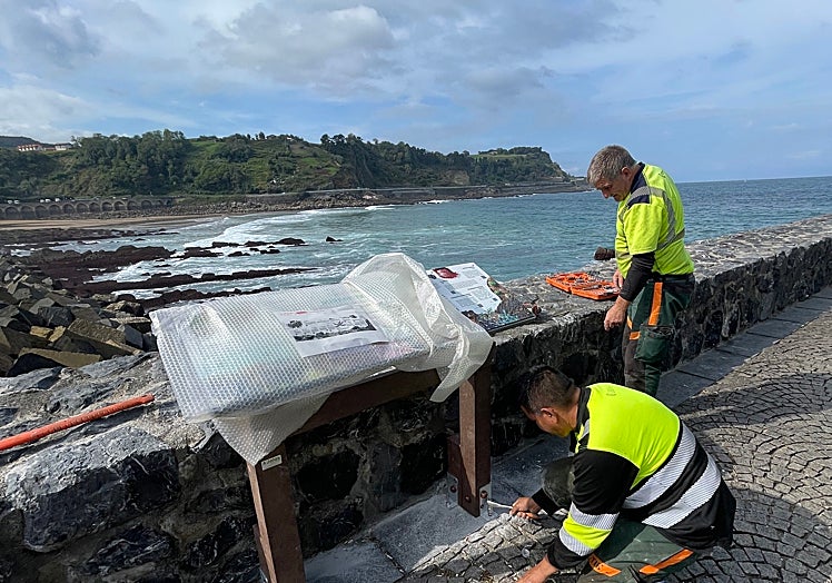 Ketarri plazan panal hauetako bat kolokatzen