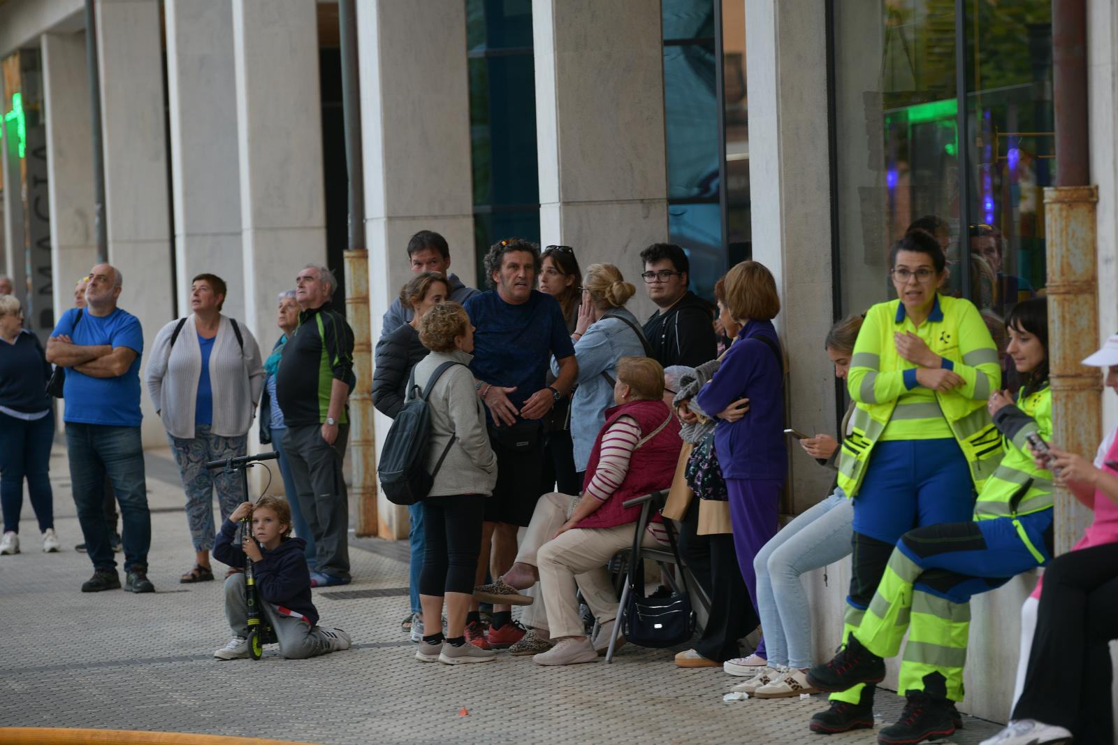 Incendio en el tejado de un edificio en Zumaia