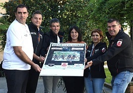 Repesentantes de Elgoibarko Lagun Taldea, el Ayuntamiento y BESA, en la presentación del ciclocross.