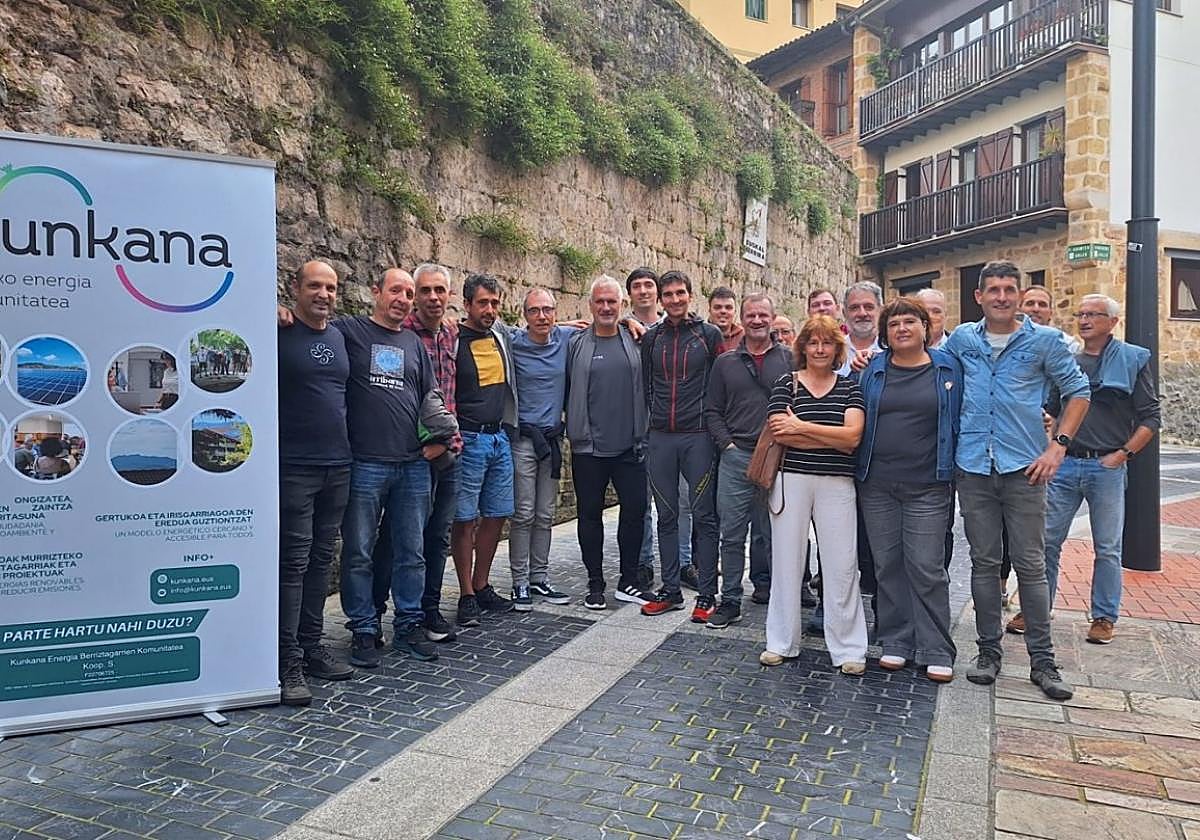 Los integrantes de la comunidad de energías renovables Kunkana de Lezo, en la presentación pública celebrada esta semana.