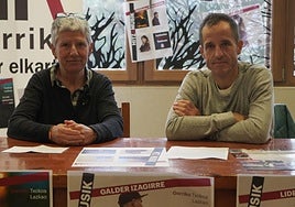 Joxepa Madariaga eta Aitor Arza, atzoko aurkezpenean.