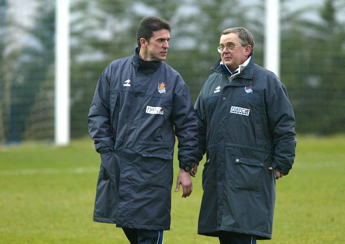 Imagen secundaria 1 - Mikel Etxarri: «Llegué a un acuerdo con Uranga para que no me propusiera como entrenador de la Real»