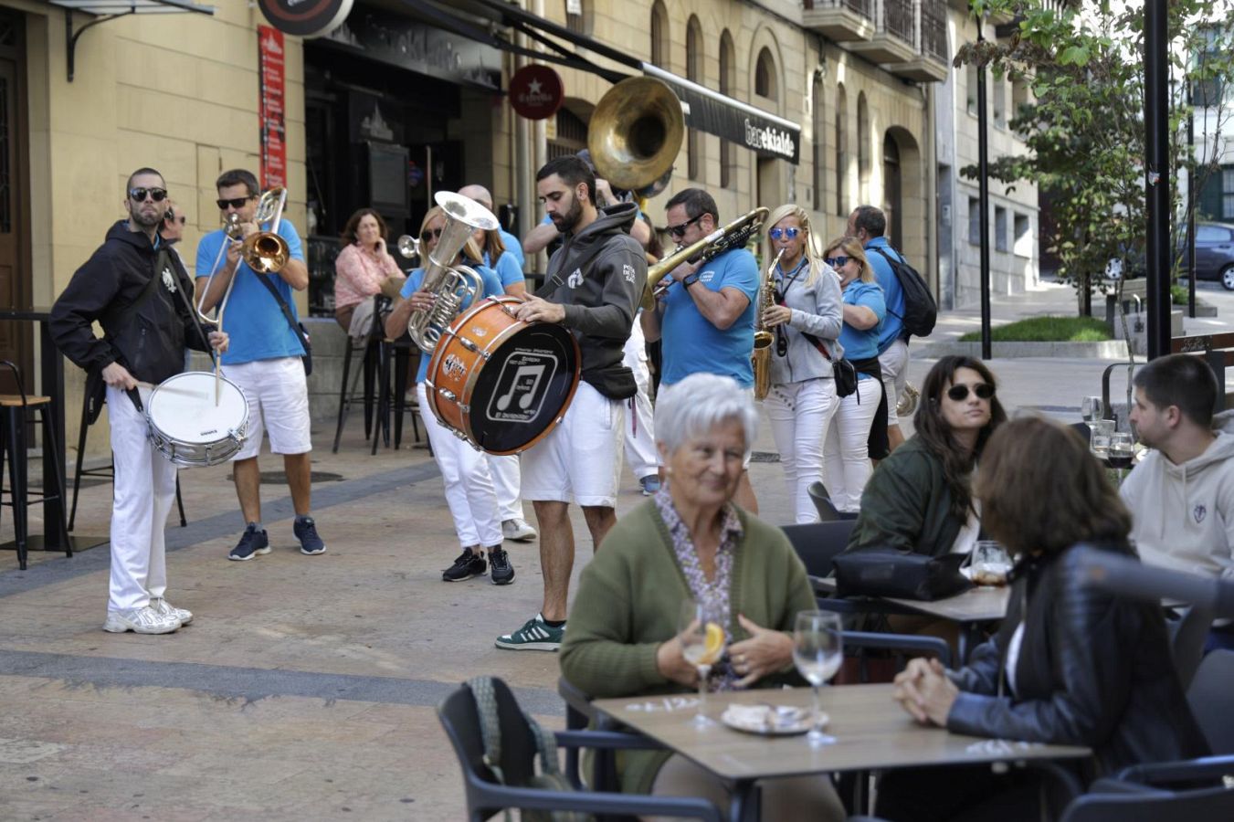 La &#039;Txaranga Topaketa&#039; pone ritmo al fin de semana en Irun
