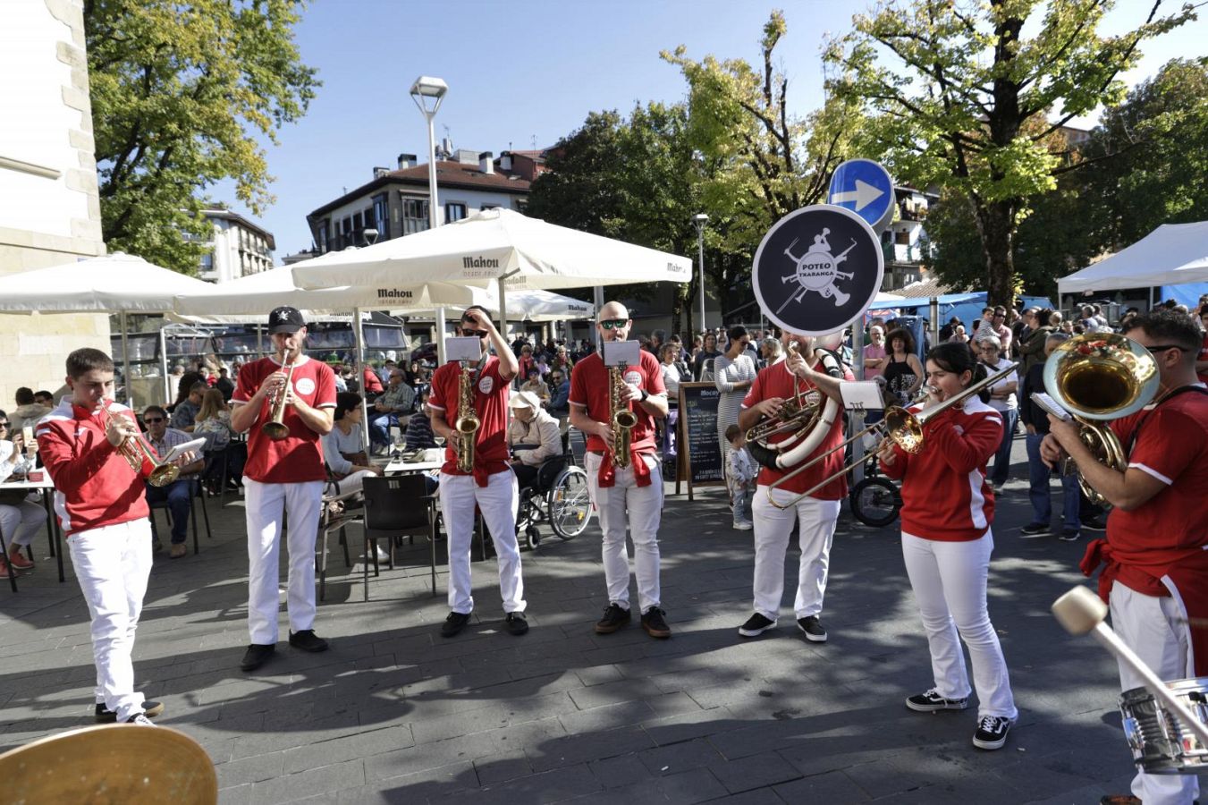 La &#039;Txaranga Topaketa&#039; pone ritmo al fin de semana en Irun