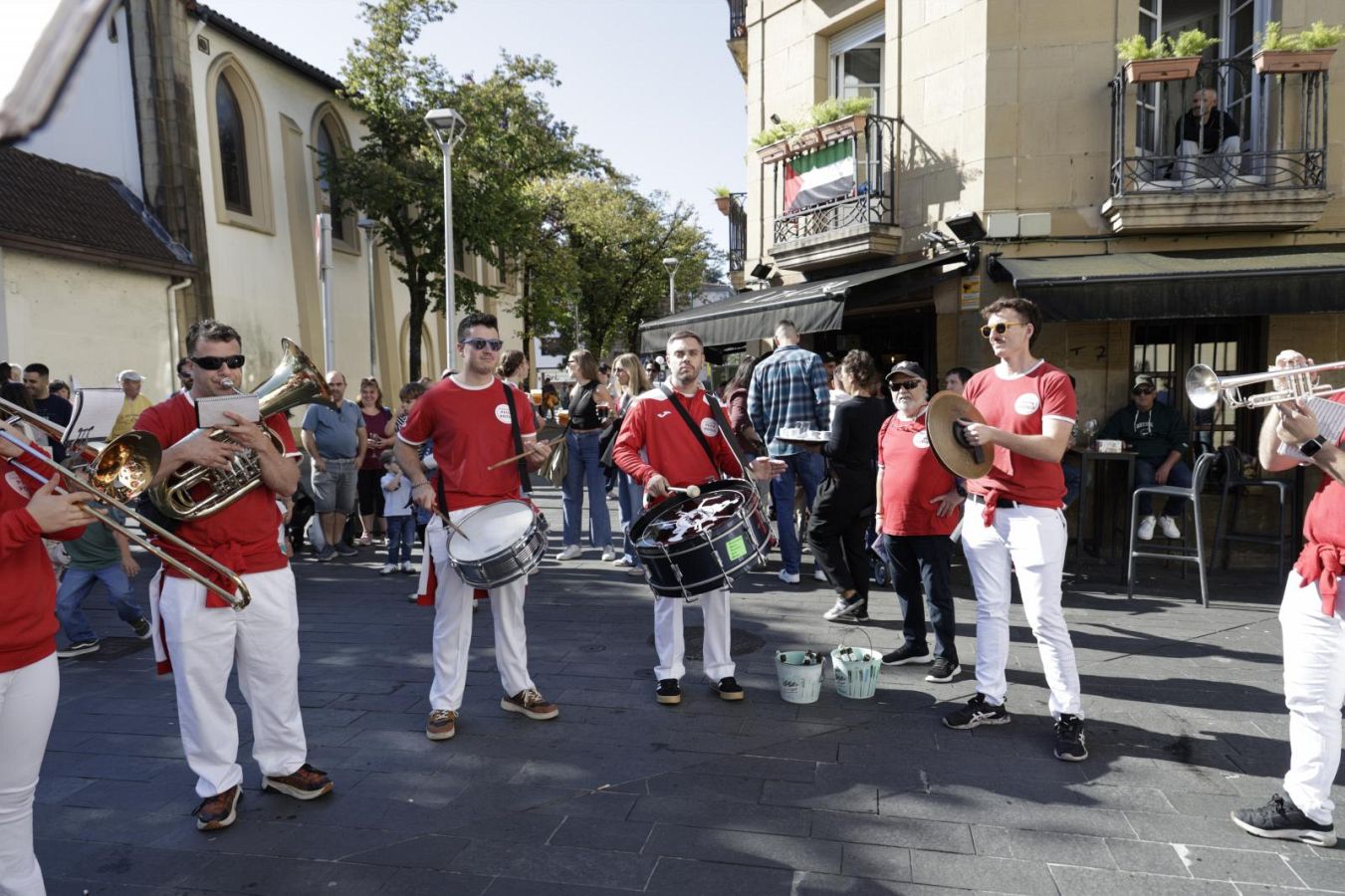 La &#039;Txaranga Topaketa&#039; pone ritmo al fin de semana en Irun