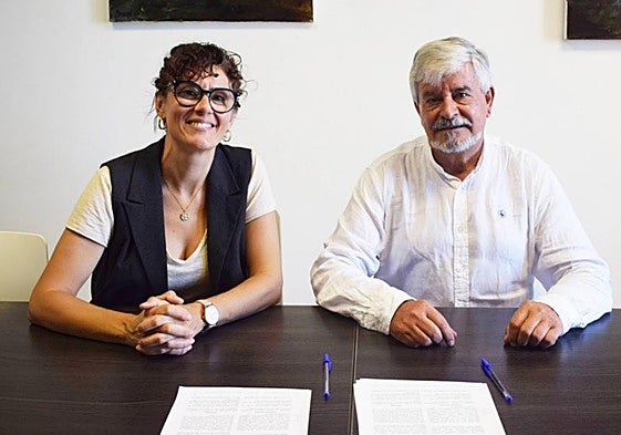 Ana Pozas, concejala de Cultura, y Juan Jesus Neira, presidente de Easo.