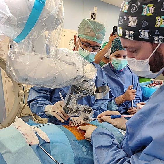 Gipuzkoa lanza al mercado el primer robot quirúrgico de columna fabricado en el Estado