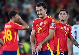 Oyarzabal dedica su gol con España a su hijo Martin.