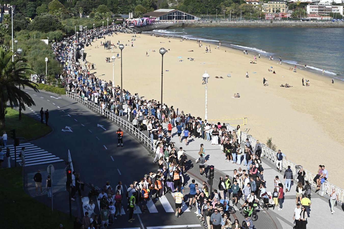 Sol y buen ambiente en el Cross 3 playas