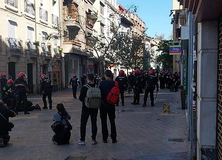 En libertad los 19 detenidos tras los graves disturbios por la presencia de La Falange en Vitoria