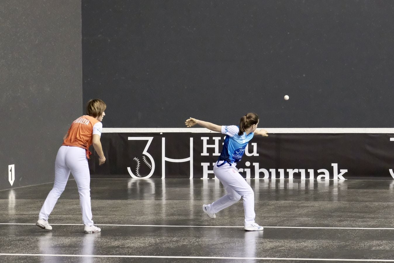 Etxegarai y Gaminde conquistan el Hiru Hiriburuak