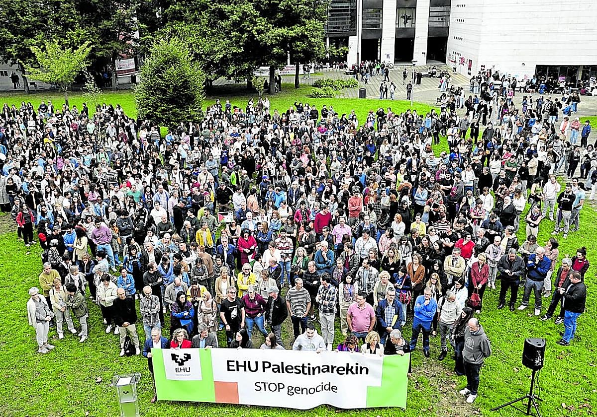 Concentración en apoyo a Palestina y contra el genocidio celebrada el pasado 29 de septiembre en el campus donostiarra de la UPV.