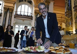 Eneko Goia, durante el desayuno con periodistas celebrado ayer en el Salón de Plenos del Ayuntamiento.