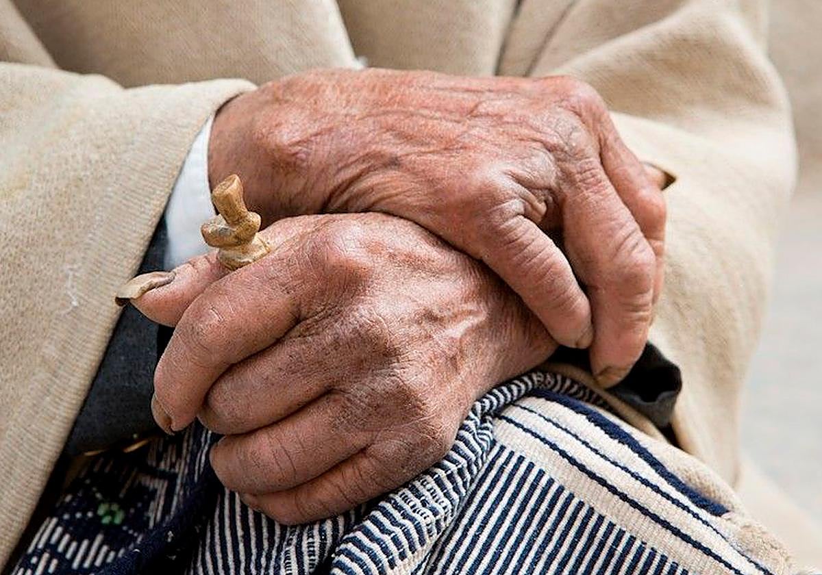 Atención a domicilio para mayores; precaria y escasa