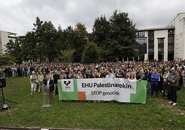 Concentración en el campus de San Sebastián contra el «genocidio» en Gaza