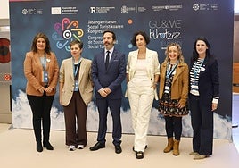 Aurotidades y expertos en la apertura del congreso en el Kursaal.