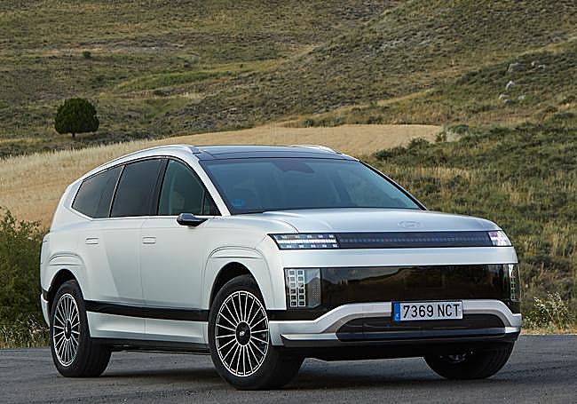 El revolucionario diseño del Ioniq9 combina funcionalidad con estética moderna y corona la gama eléctrica de Hyundai con diseño futurista, tecnología avanzada y prestaciones remarcables