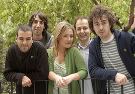 Amaia Montero con el resto de compontentes de La Oreja de Van Gogh.