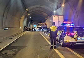 Dos camiones y dos turismo se han visto implicados en el siniestro.