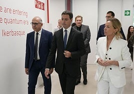 Pradales junto a Eider Mendoza.