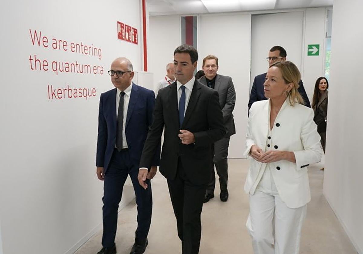 Pradales junto a Eider Mendoza.