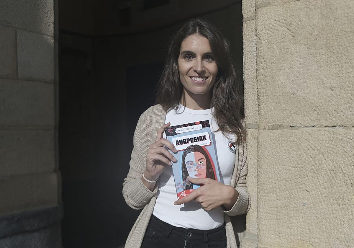 Amaia Telleria, astearte honetan Donostian, liburuarekin.