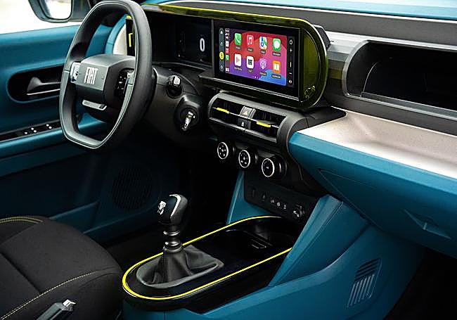 Con un habitáculo construido a base de materiales reciclados de calidad y agradables al tacto, a pesar de su enfoque urbano, ofrece un interior sorprendentemente espacioso para su tamaño.