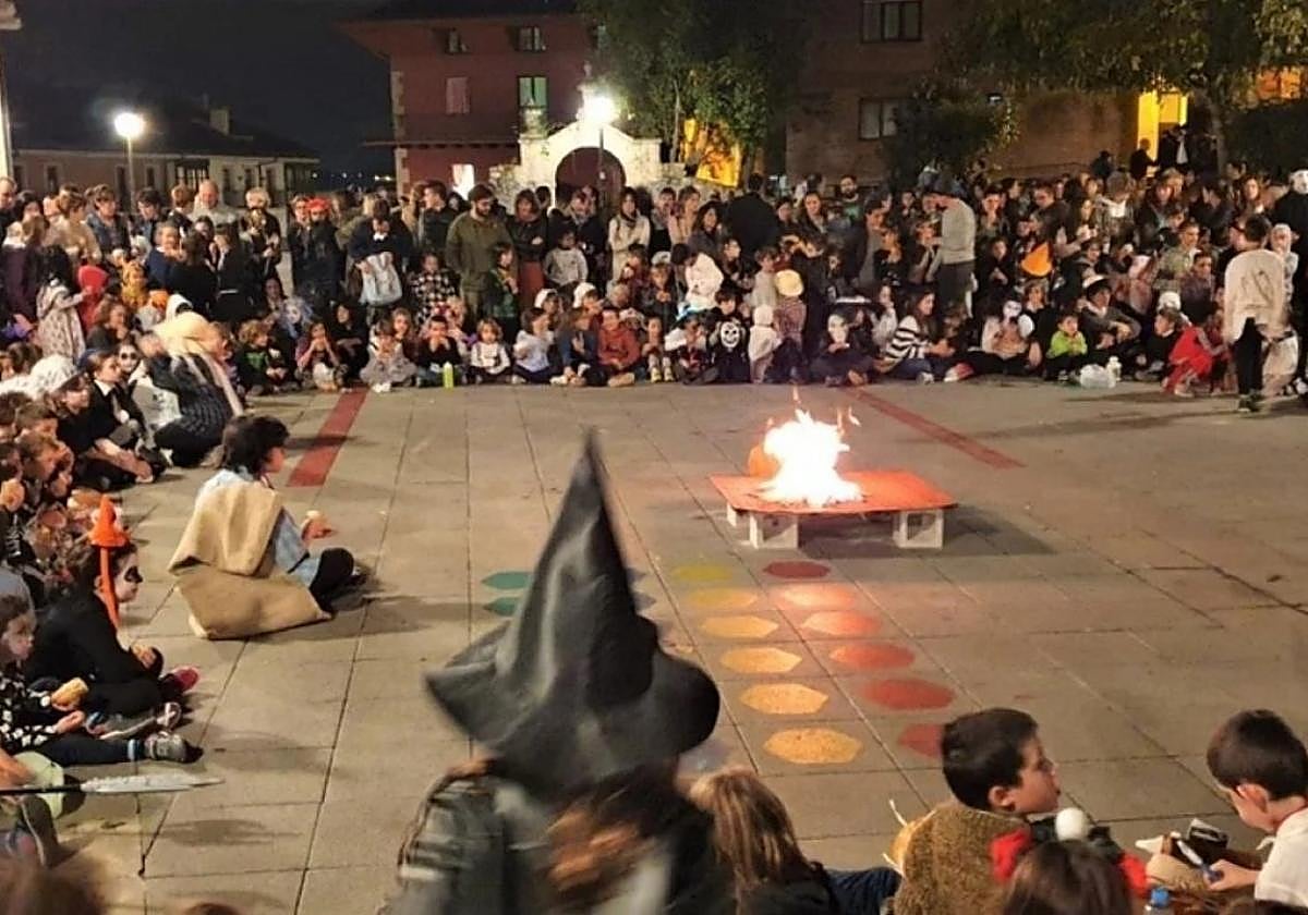 Urriaren 31n, gauez, mozorroturik aterako dira oiartzuarrak 'Gau beltza' ospatzeko.