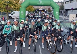 Participantes de la IV Vila Bira, incluyendo al profesional irundarra Haimar Etxeberria y a Haimar Zubeldia, dorsal 1 de esta edición.