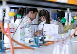 Investigadoras en una laboratorio.