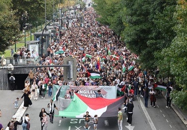 Miles de personas se manifiestan en Donostia en apoyo a Palestina