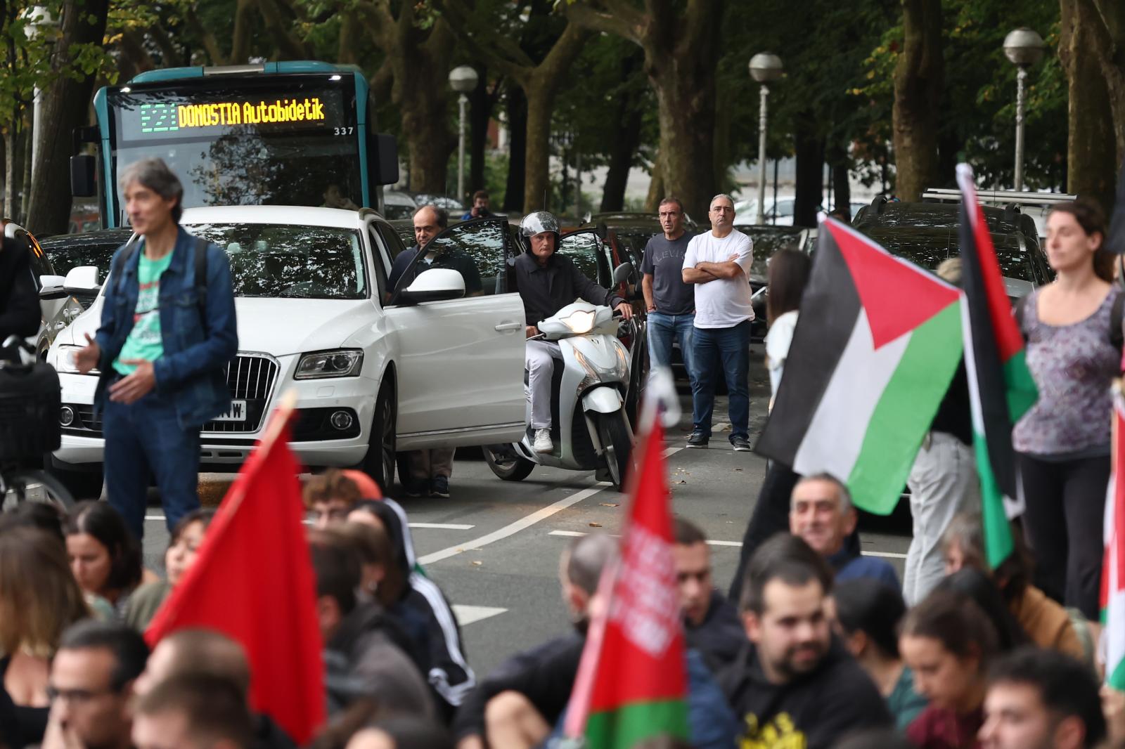 Sentada por Palestina en la entrada a San Sebastián